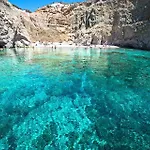 Thalassitra Village Adamantas (Milos)