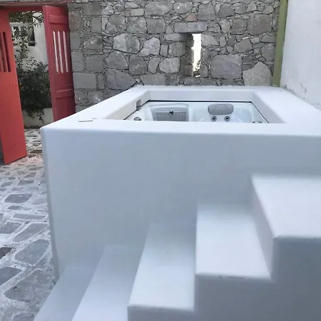 Thalassitra Village Adamantas (Milos)