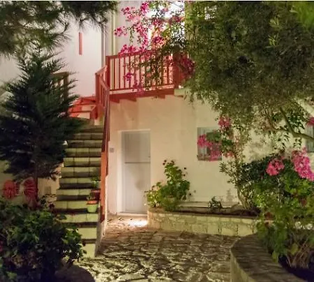 Thalassitra Village Adamantas (Milos)