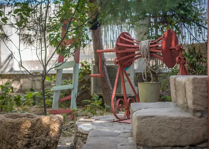 Thalassitra Village Adamantas (Milos)