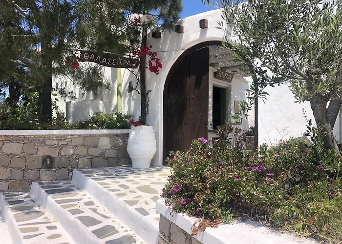 Thalassitra Village Adamantas (Milos)