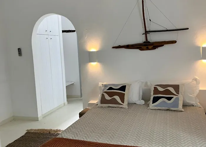 Thalassitra Village Adamantas (Milos)