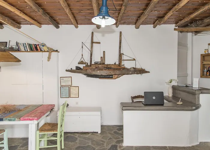 Thalassitra Village 2* Adamantas (Milos)