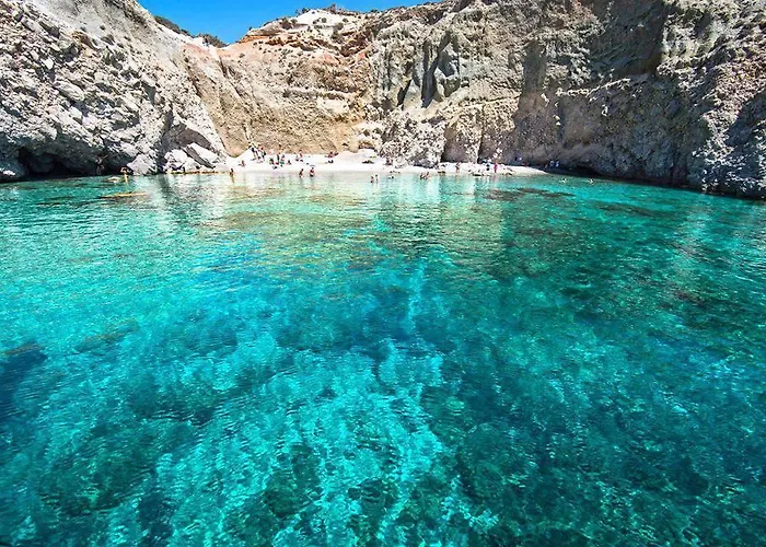 Thalassitra Village Adamantas (Milos)