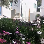 Thalassitra Village 2* Adamantas (Milos)
