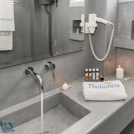 Thalassitra Village Adamantas (Milos)