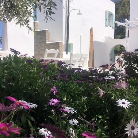 Thalassitra Village 2* Adamantas (Milos)
