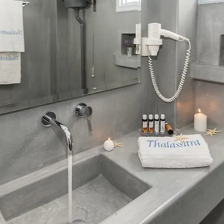 Thalassitra Village 2* Adamantas (Milos)