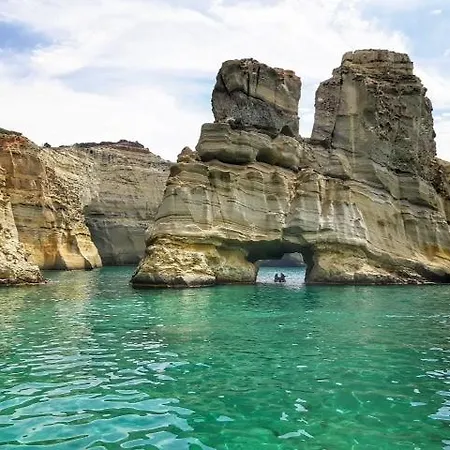 Thalassitra Village Adamantas (Milos)