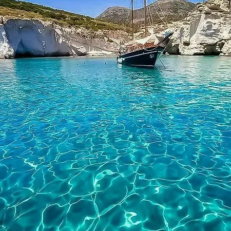 Thalassitra Village Adamantas (Milos)