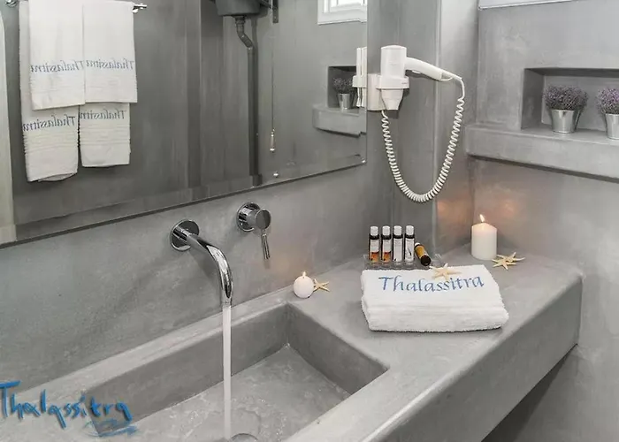 Thalassitra Village アダマス